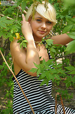 Tempting free erotic teen pussy pics blonde