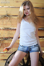 Gorgeous free naked sweetheart girl sexy naked girlsie