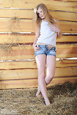 Gorgeous free naked sweetheart girl sexy naked girlsie