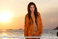 Gracy taylor strips naked in the beautiful sunset on the beach.